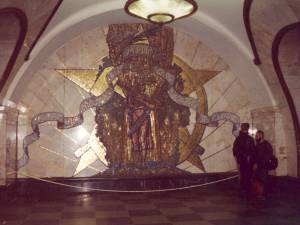 Een kunstwerk in één van de schitterende metro stations